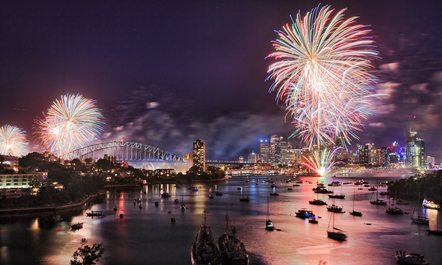 Watch Sydney's New Year's Fireworks on M/Y SAHANA