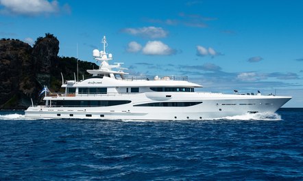Superyacht DRIFTWOOD offers Costa Rica luxury charters