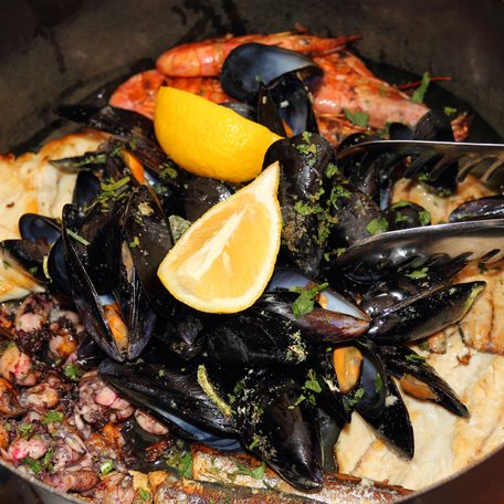 A Croatian dish with mussels and slices of lemon