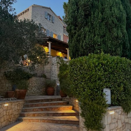 Croatia - Boškinac restaurant outdoor dining area