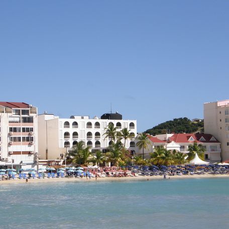 Overview of some hotels along a coastline on Saint Martin