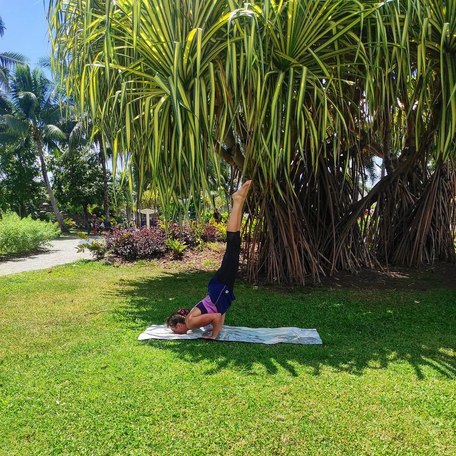 Tahiti - Pā'ōfa'i Gardens yoga
