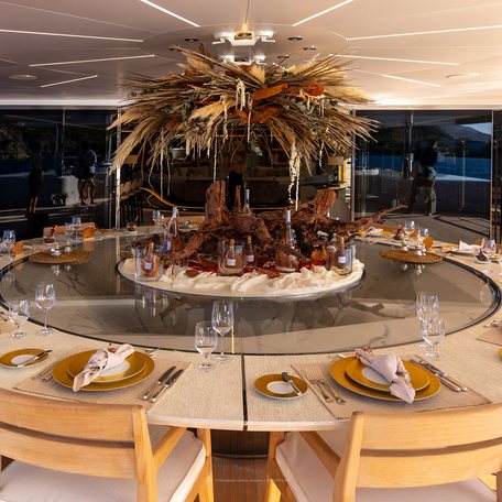 Overview of a tablescaping entry in the Antigua Charter Yacht Show competition