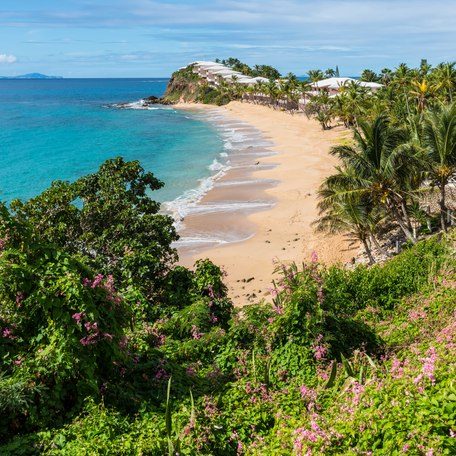 Overview of a desrted beach on Antigua