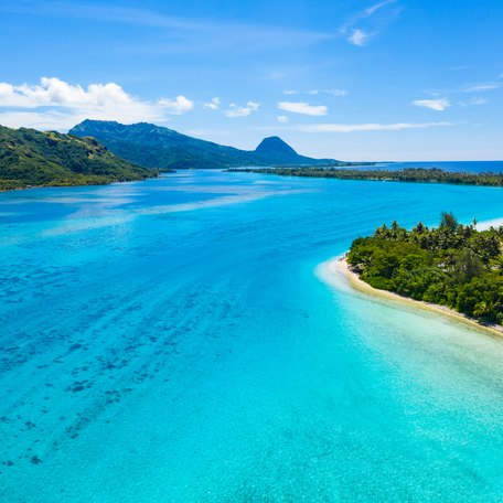 Overview of the coastline of Tahiti with azure waters