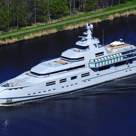 yacht 90 m