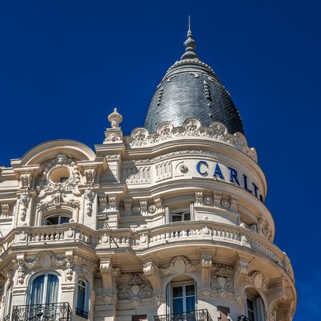 Overview of the exterior of the well-known Carlton hotel in Cannes