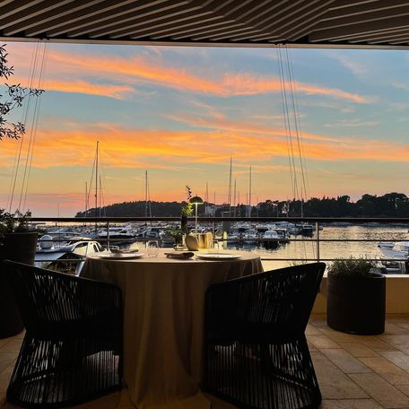 Croatia - Agli Amici Rovinj dining area marina view