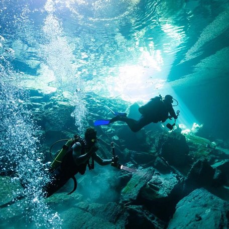 Abacos Islands Bahamas - Crystal Caves of Abaco diving