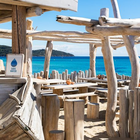 Le Club 55 beach view