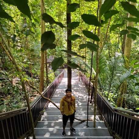 Man standing on wooden steps on the way up to Pianemo Peak 