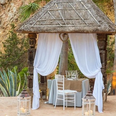 Balinese style huts for intimate dining experience