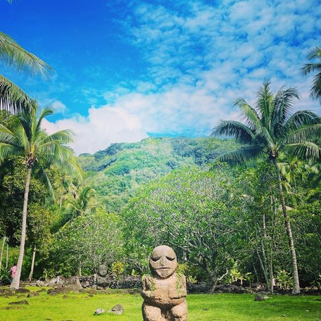 Tahiti - 'Ārahurahu Marae statue