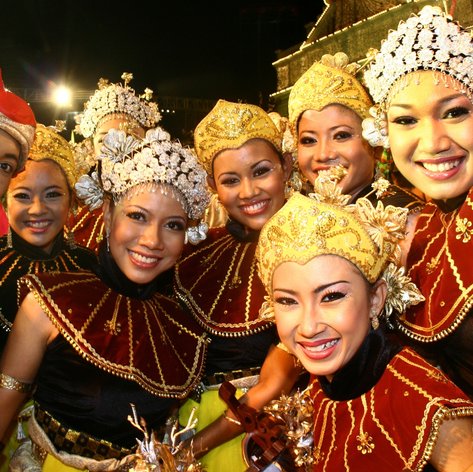 Traditional Malaysian dancers