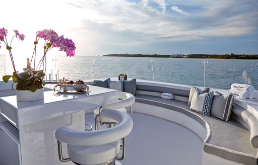 HIGHLANDER al fresco seating and bar on foredeck