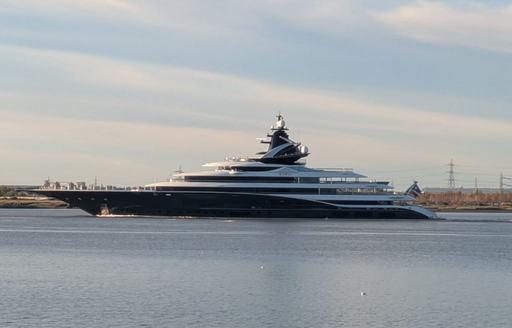 Superyacht Charter KISMET underway on the Thames