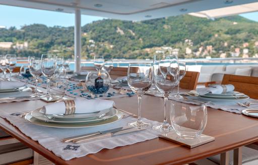 Charter yacht DEEP BLUE II alfresco dining setup