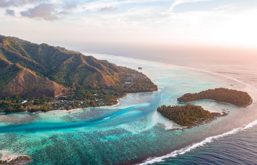 beautiful bay in Mo'orea, French Polynesia