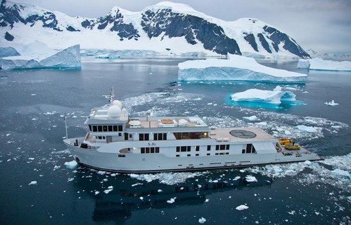 Expedition yacht SuRi in the North Pole