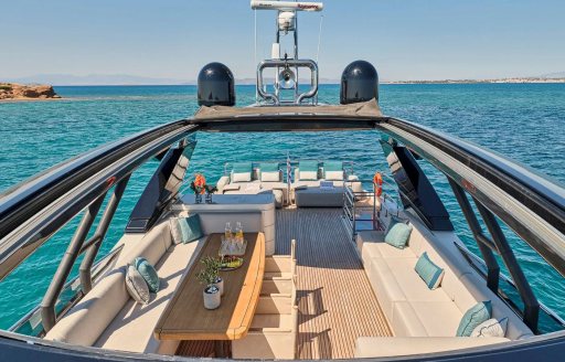 Charter yacht NAYLA flybridge layout
