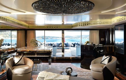 superyacht SEALYON's main salon