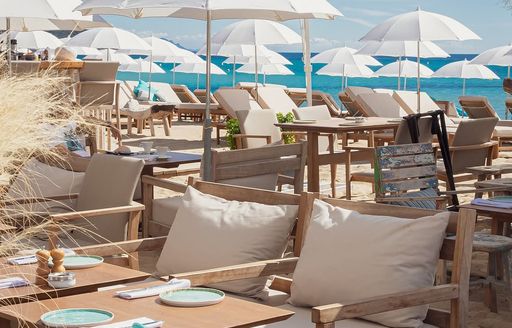 La Serena St Tropez dining area, beach