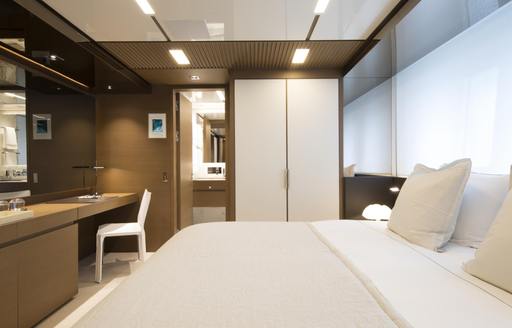 Charter yacht SEVEN SINS guest cabin