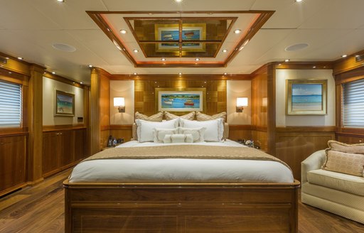 Master suite on-board motor yacht TEMPTATION