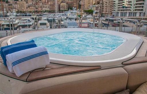 motor yacht AHIDA 2 jacuzzi