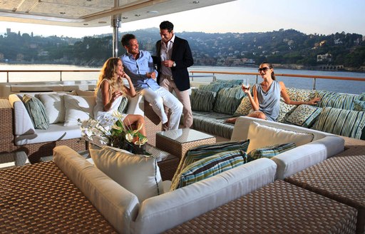 Dining alfresco superyacht HANA