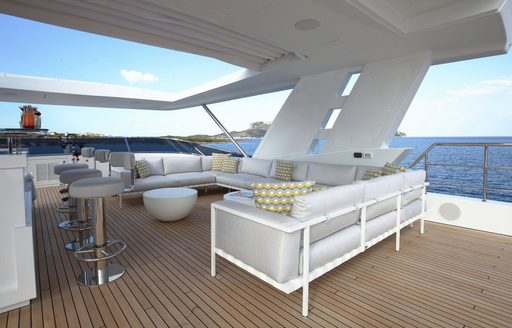 Charter yacht WILLOW exterior seating