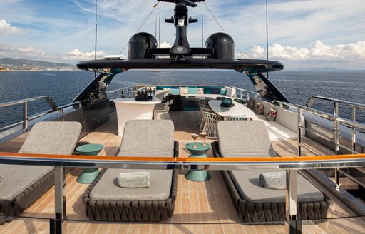 Overview of the sundeck onboard charter yacht PANDION PEARL with sun-loungers facing forward