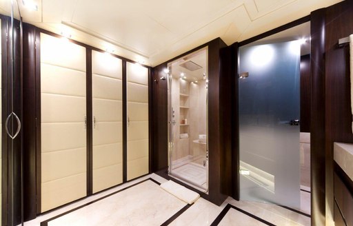 Superyacht GATSBY ensuite glass doors