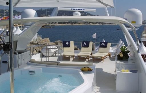 Charter yacht ALBATROSS' sundeck Jacuzzi