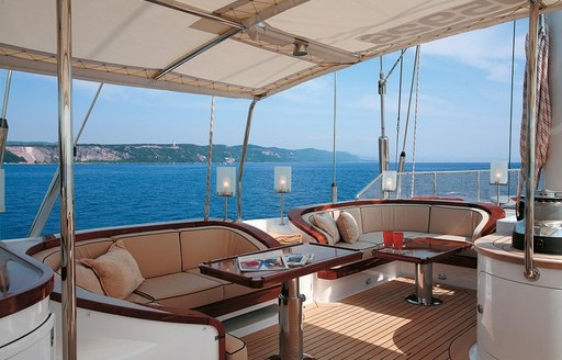 The exterior of superyacht ROSEHEARTY