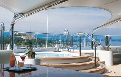 Jacuzzi on board explorer charter yacht OCTOPUS