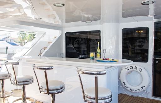 Charter yacht XOXO exterior wet bar