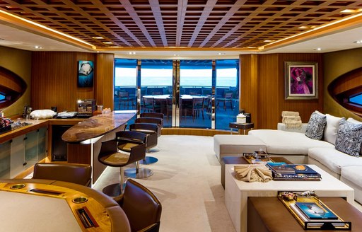 skylounge on motor yacht tsumat