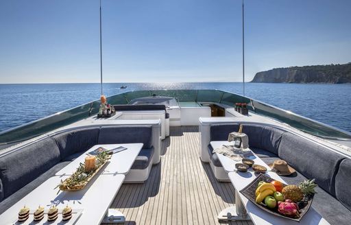 Charter yacht ANDILIS flybridge layout
