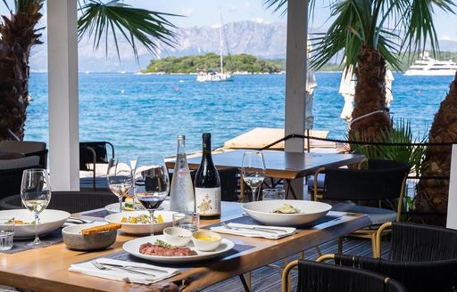 Sailinn Beach Club Lefkada seaside dining area