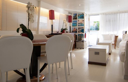 Main salon onboard charter yacht SEVEN STARS