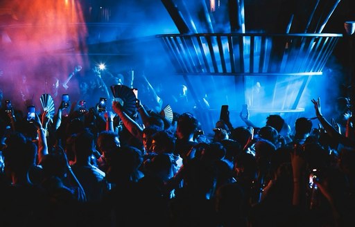 SantAnna club crowd