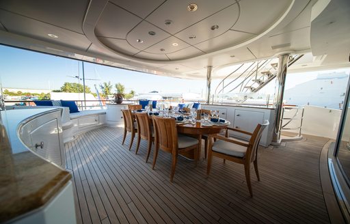 Charter yacht LUDZIE alfresco dining area
