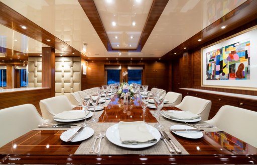 Formal dining onboard MY O'Ceanos