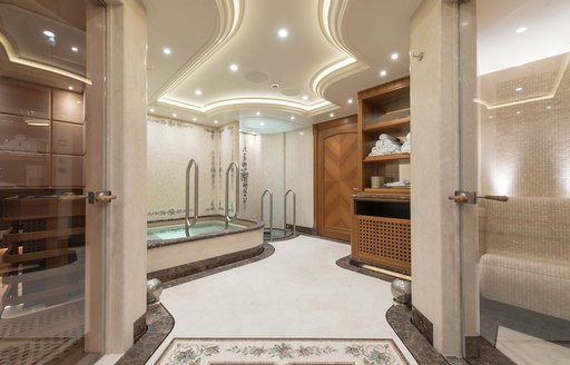 En suite aboard luxury charter yacht ARETI