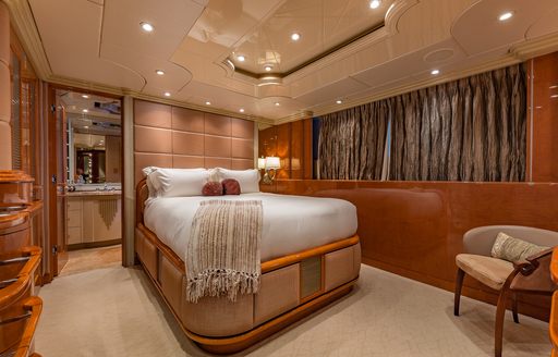 Charter yacht I LOVE THIS BOAT guest cabinCharter yacht I LOVE THIS BOAT guest cabin with central berth and a chair