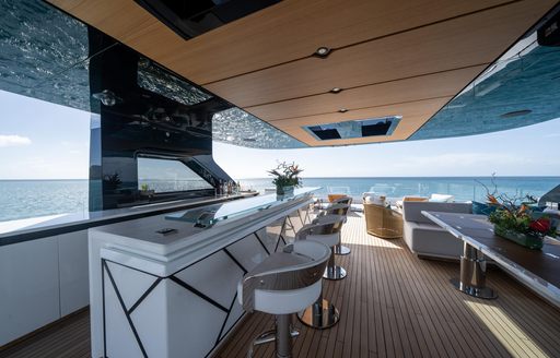 Charter yacht WHITE STAR exterior wet bar