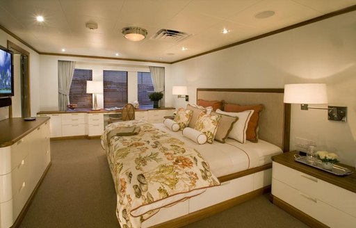 luxury expedition yacht SURI master suite