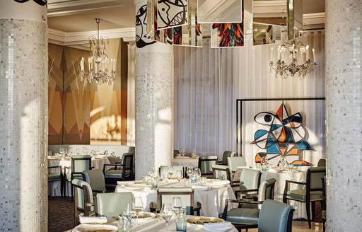 Overview of the restaurant La Passagère in Antibes