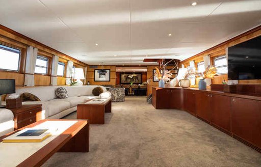 superyacht curiosity main salon